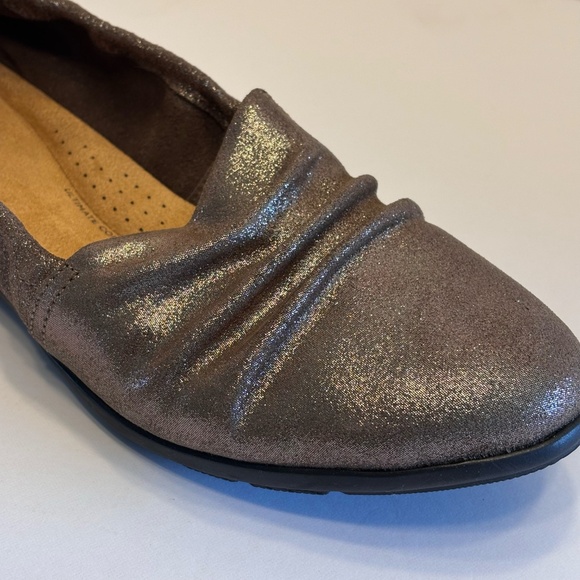 EUC Clarks Collection Women's Jennett Ruby Pewter Metallic SZ 8 Flats Shoes - Picture 2 of 14